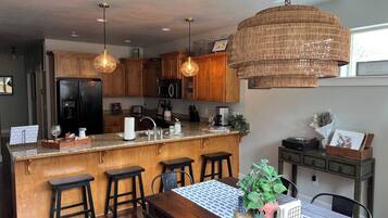 雪櫃、微波爐、焗爐、爐具