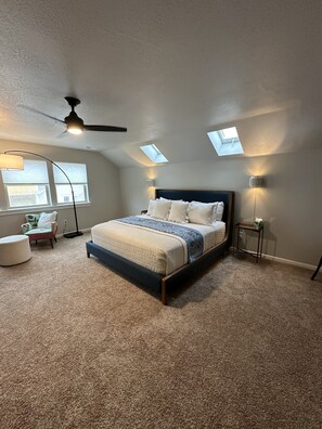 3 slaapkamers, een strijkplank/strijkijzer, gratis wifi, beddengoed