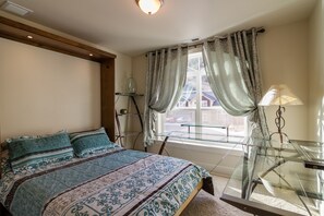 2 bedrooms, desk, WiFi - SAVE! MONTHLY, 1 bd +OFFICE, near hospital & downtown (Bend)