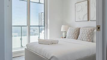 Design Condo, 3 Bedrooms, 2 Bathrooms, City View | Egyptian cotton sheets, premium bedding, down comforters