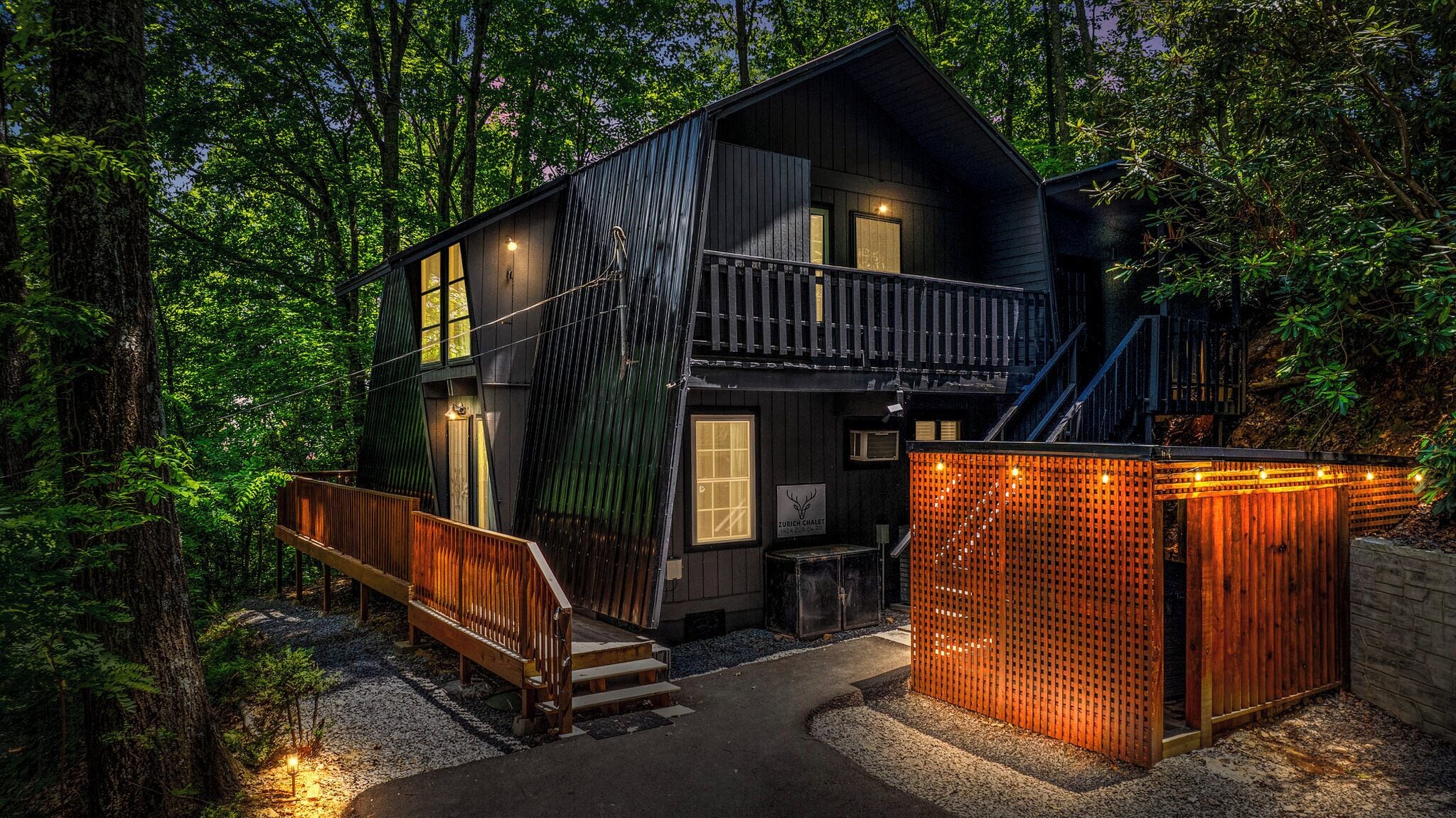 Chalet style Cabin -Hot tub -5 Minutes to Downtown Gatlinburg