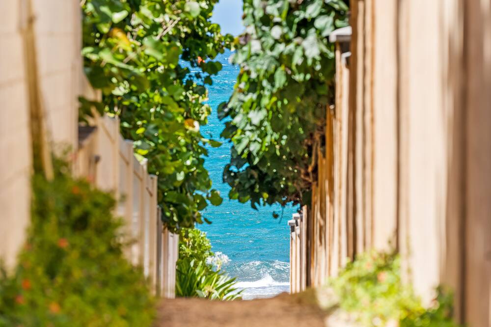Kuau Hale Makai- North Shore Maui - Steps to the beach!