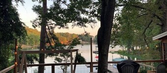 New! Water front lake cabin: totally updated with a private mountain lodge vibe!