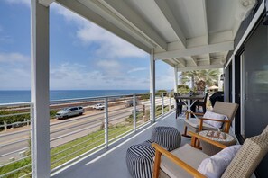 Outdoor dining - Cardiff View Bungalows great for large group (Encinitas)