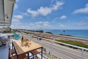 Outdoor dining - Cardiff View Bungalows great for large group (Encinitas)