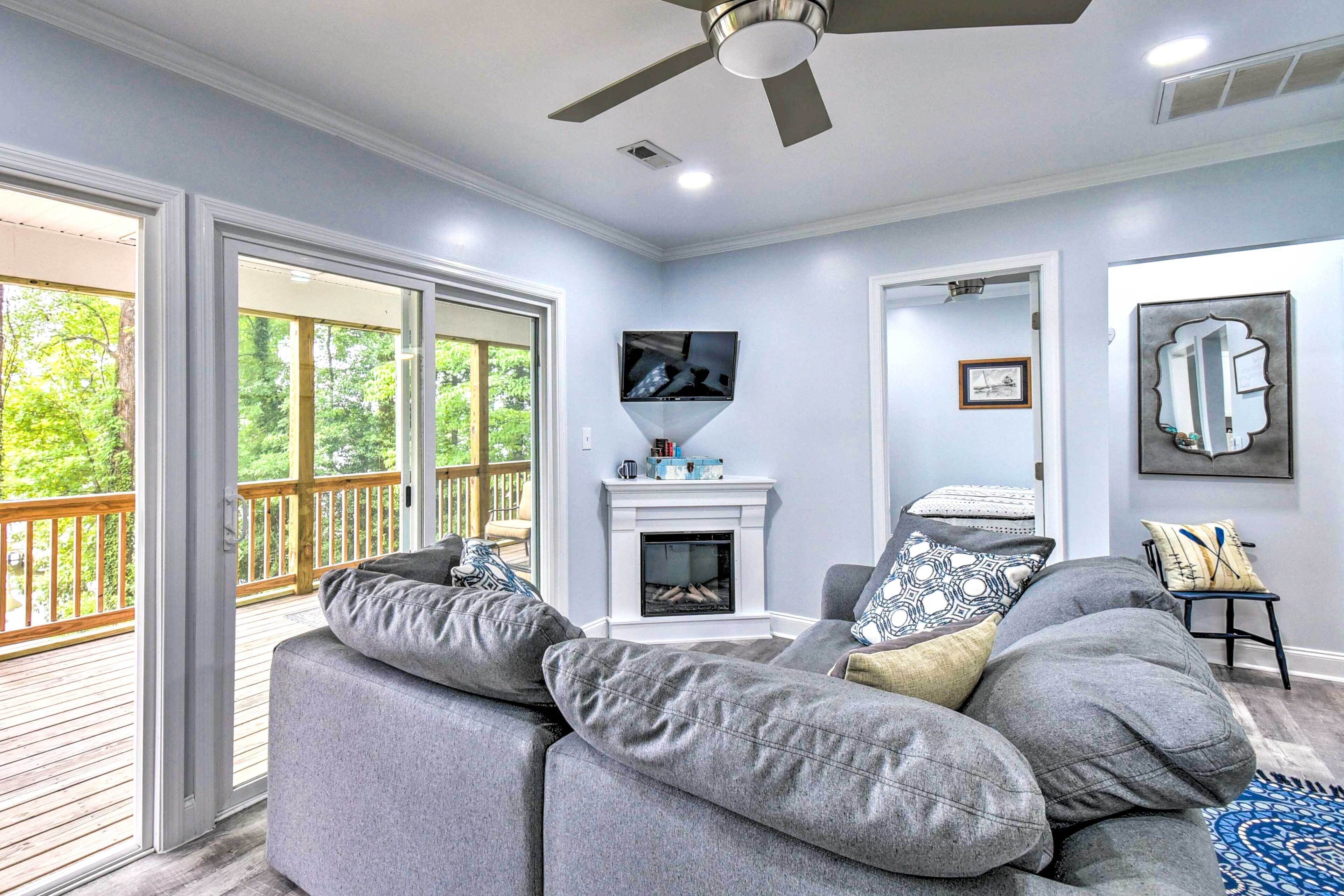 Relaxing Riverfront Cottage w/ Boat Dock!