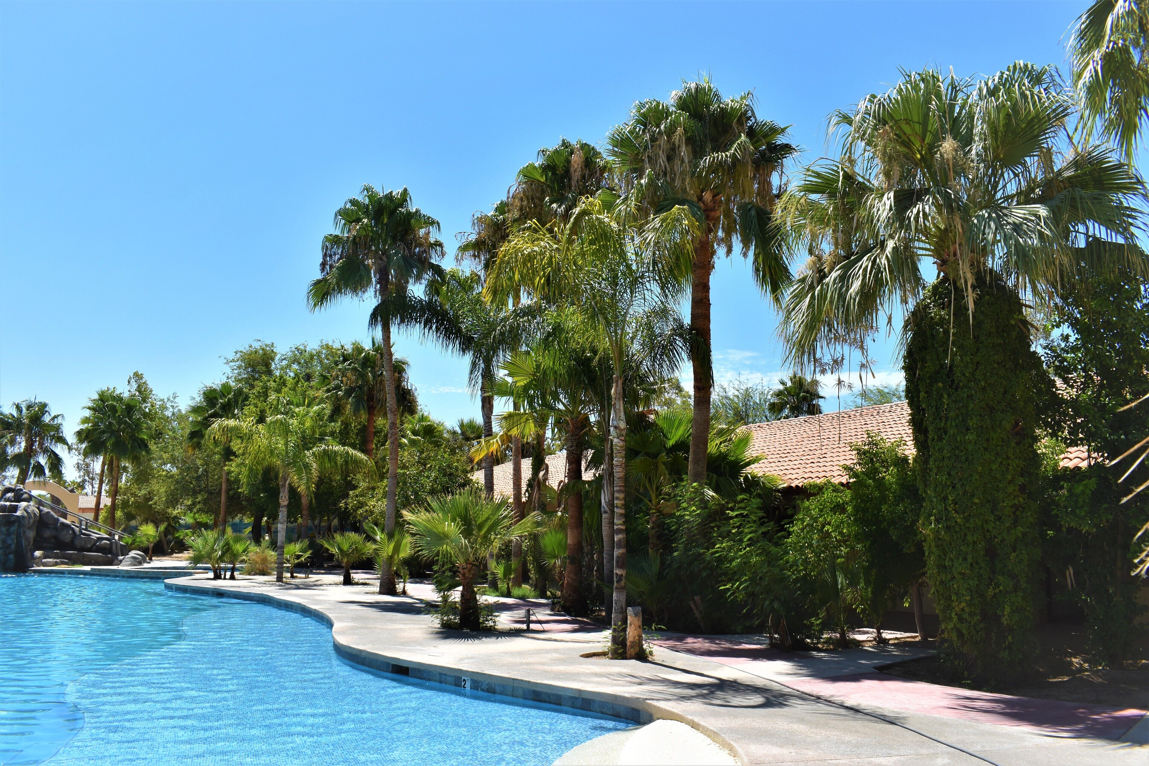 2 outdoor pools, open 7:00 am to 9:00 am, free pool cabanas