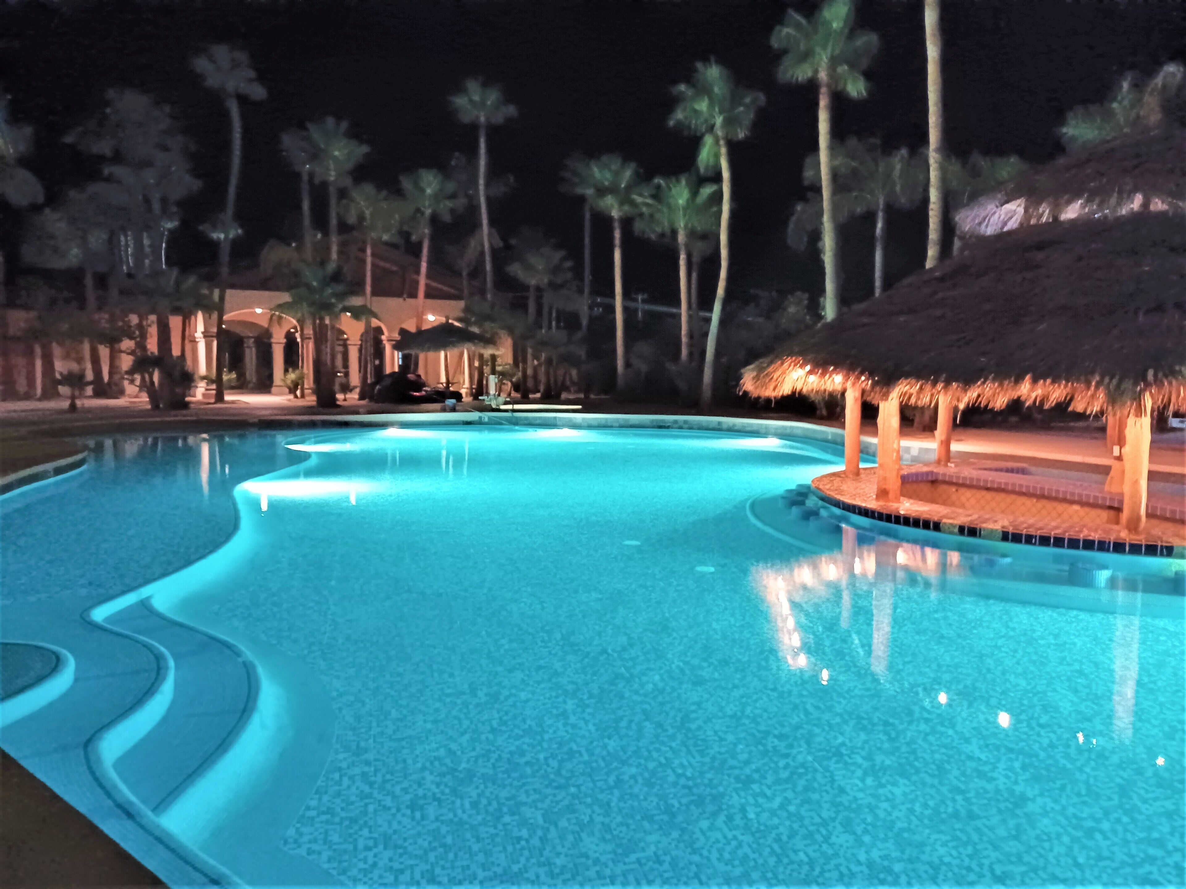 2 outdoor pools, open 7:00 am to 9:00 am, free pool cabanas