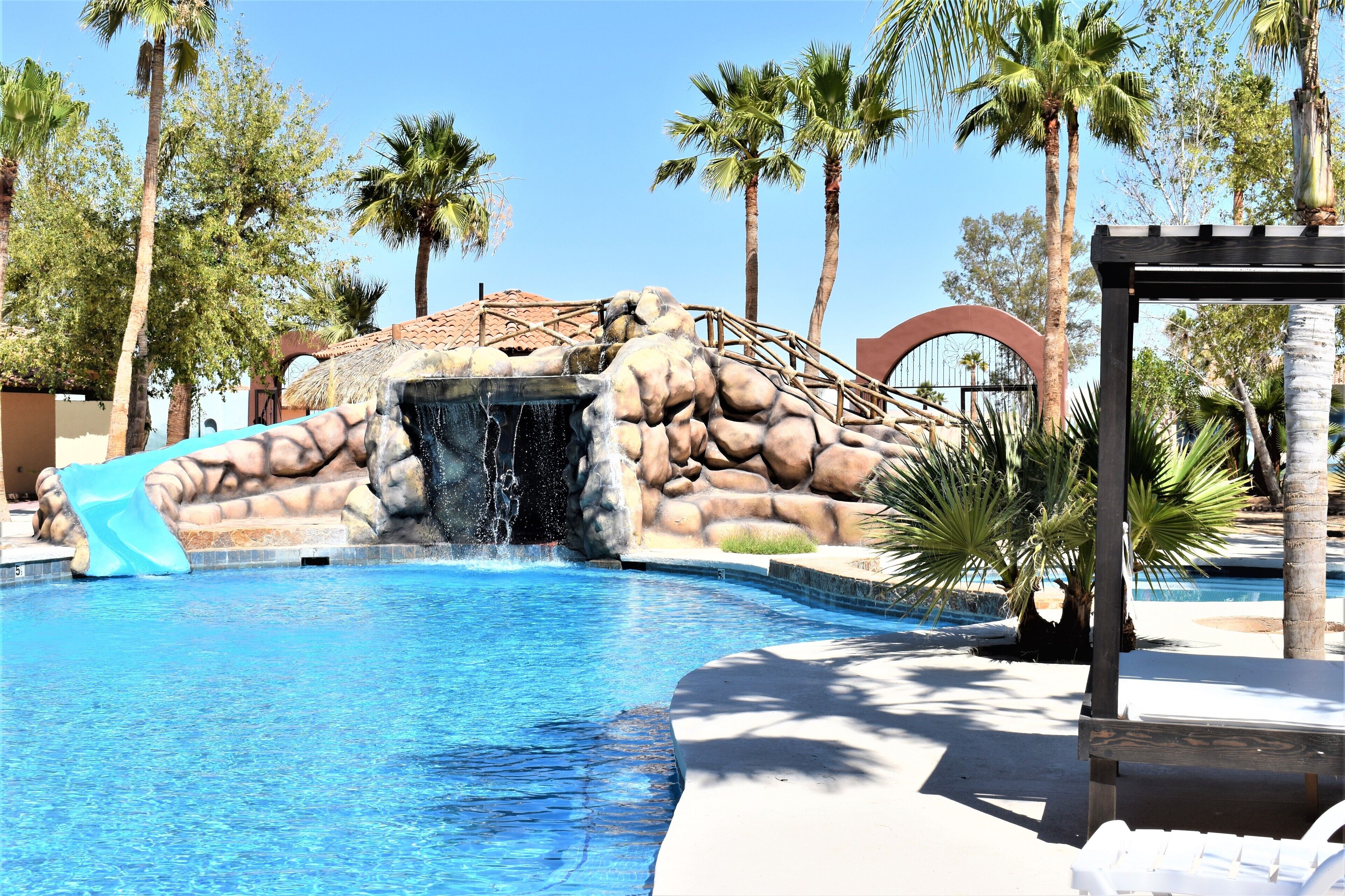 2 outdoor pools, open 7:00 am to 9:00 am, free pool cabanas