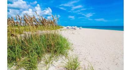 Cheerful 3-Bedroom Vacation Home with Free Parking