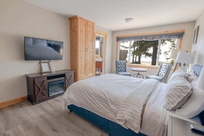 Tabla de planchar con plancha, wifi y ropa de cama 