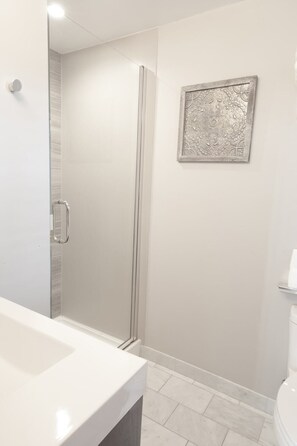 Shower, hair dryer, towels - #8/Lakefront view, beach access, hot tub+dogs ok (Kings Beach)