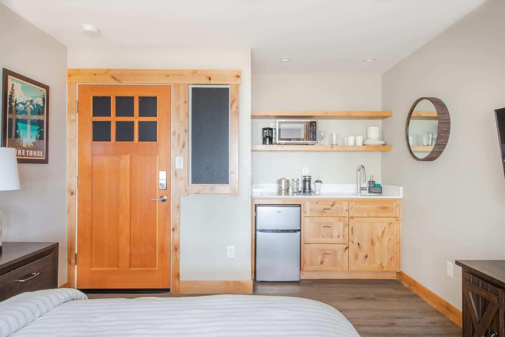 #5 Lakeview- Perfect Location with Hot tub and Dog friendly Beach Access