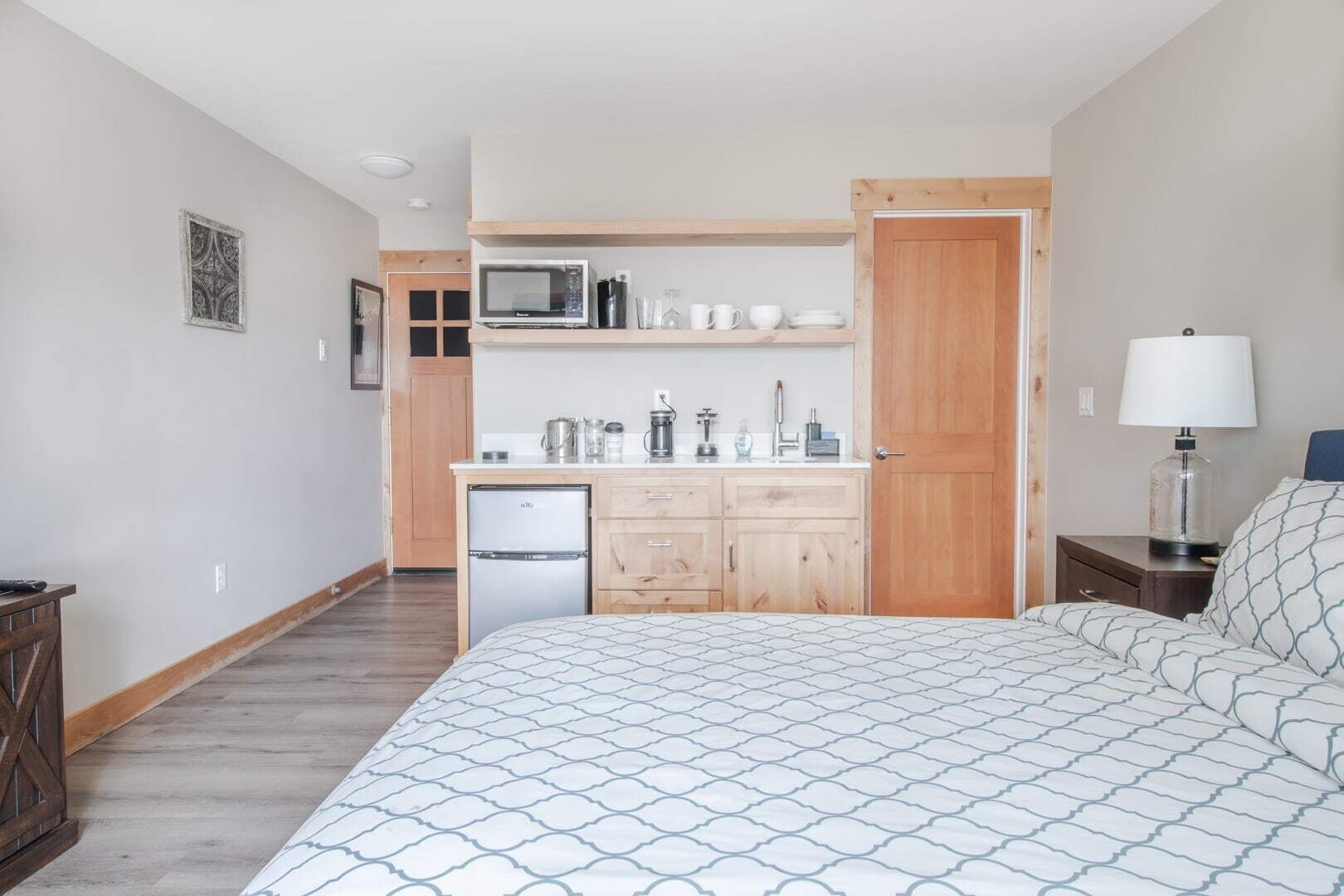 #6 Lakeview- Perfect Location with Hot tub and Dog friendly Beach Access