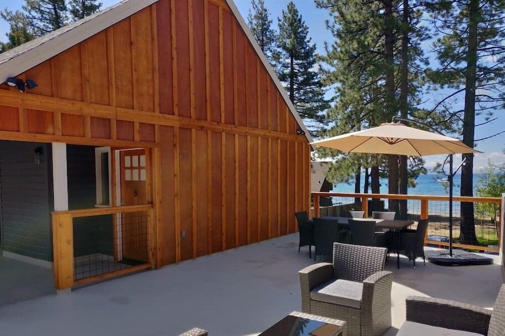 #3 Lakeview- Perfect Location with Hot tub and Dog friendly Beach Access