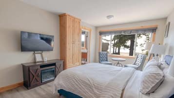 Hypo-allergenic bedding, desk, iron/ironing board, WiFi