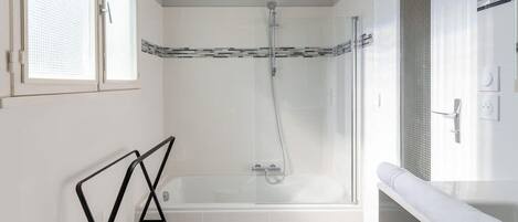 Bathtub