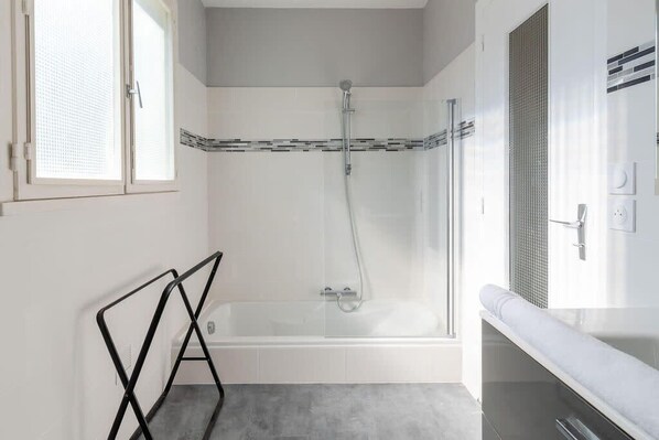 Bathtub