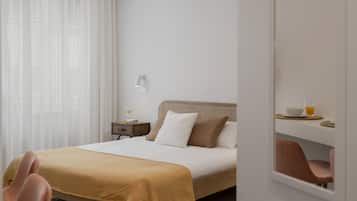 Een strijkplank/strijkijzer, wifi, beddengoed