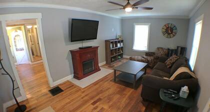Harper, Two Bedroom House in Historic Loveland