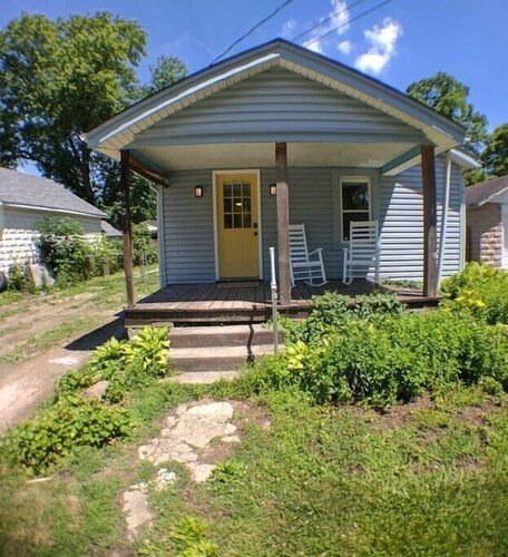 Harper, Two Bedroom House in Historic Loveland