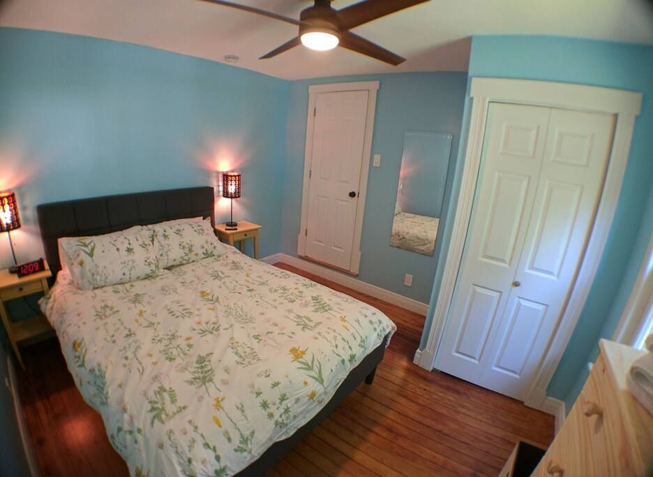 2 quartos, ferros/tábuas de passar roupa, Wi-Fi, roupa de cama