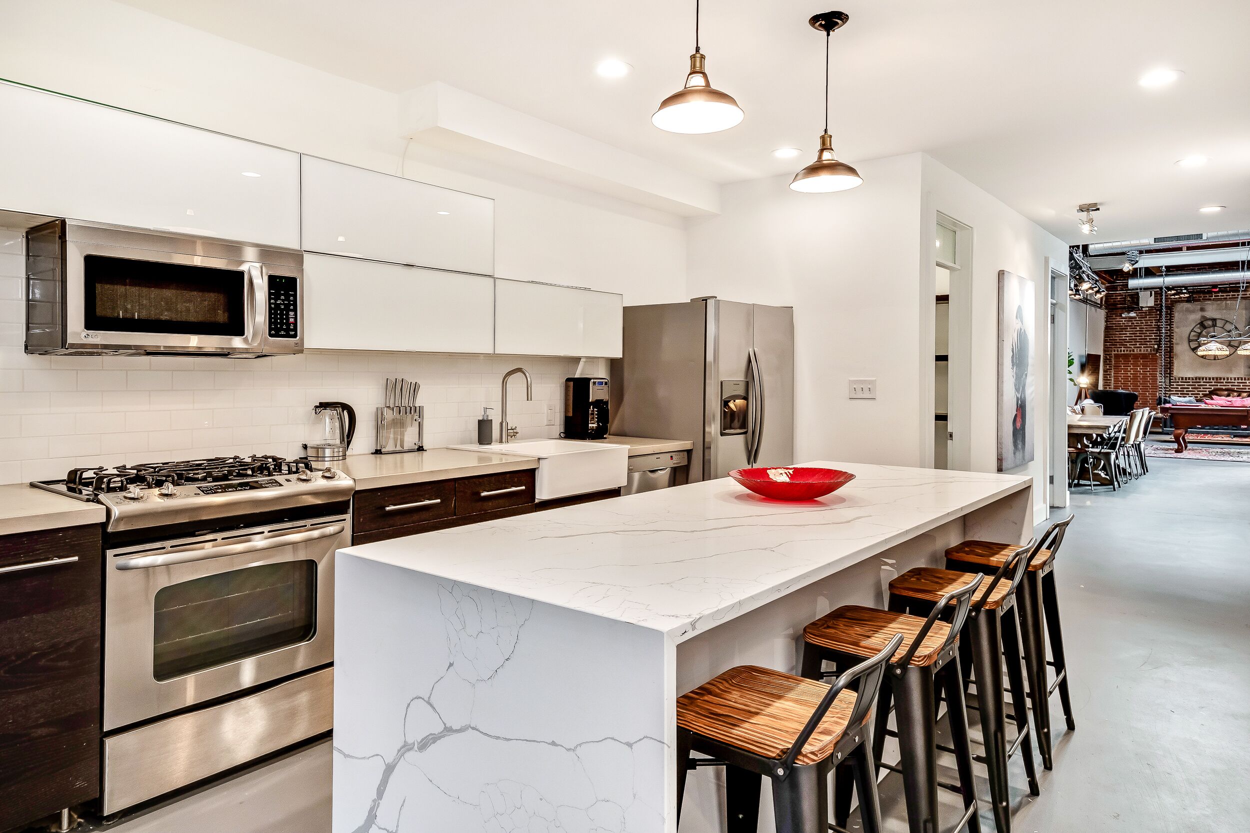 The Firehouse: Unique & Cozy 5B/4Bth +Free Parking