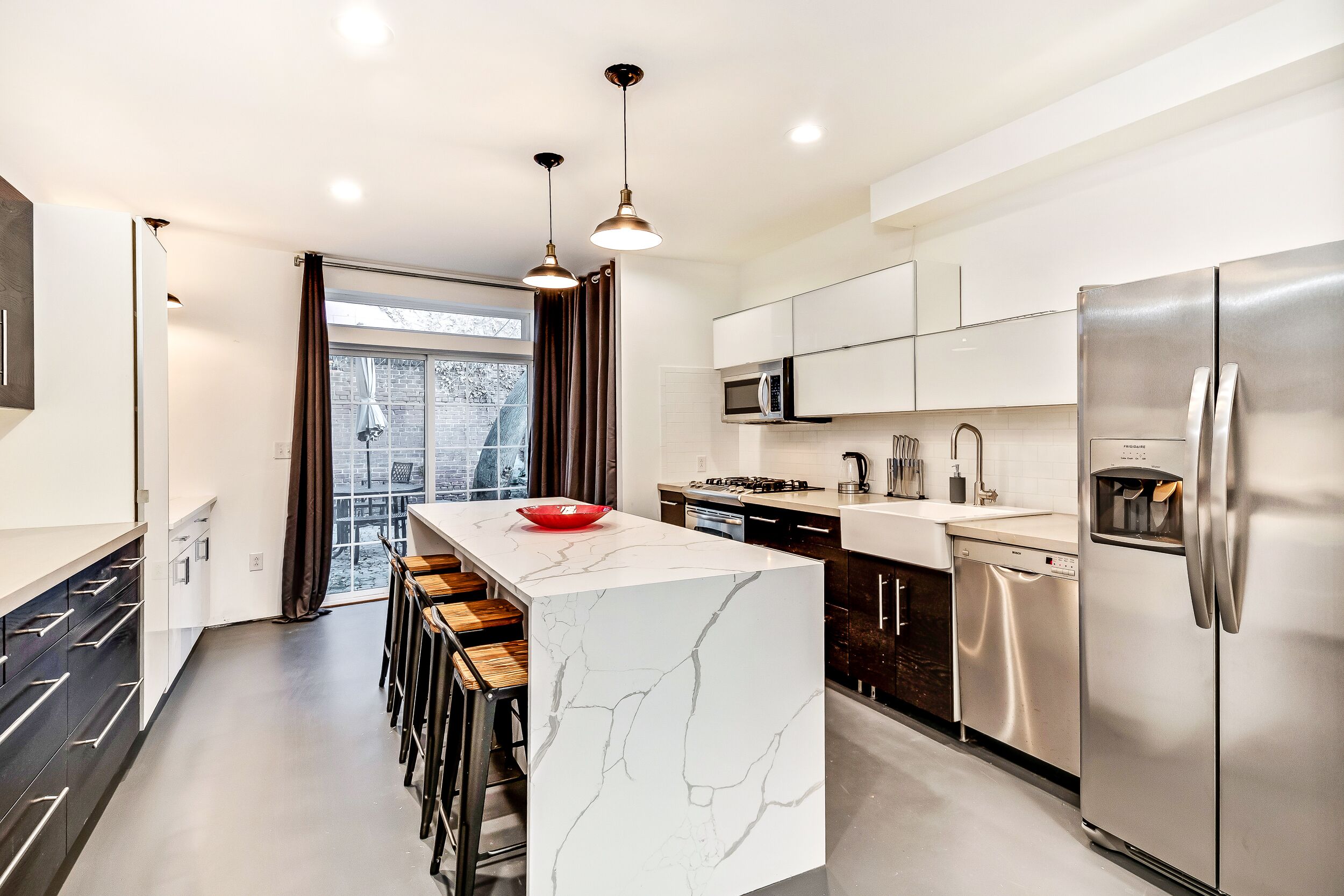 The Firehouse: Unique & Cozy 5B/4Bth +Free Parking