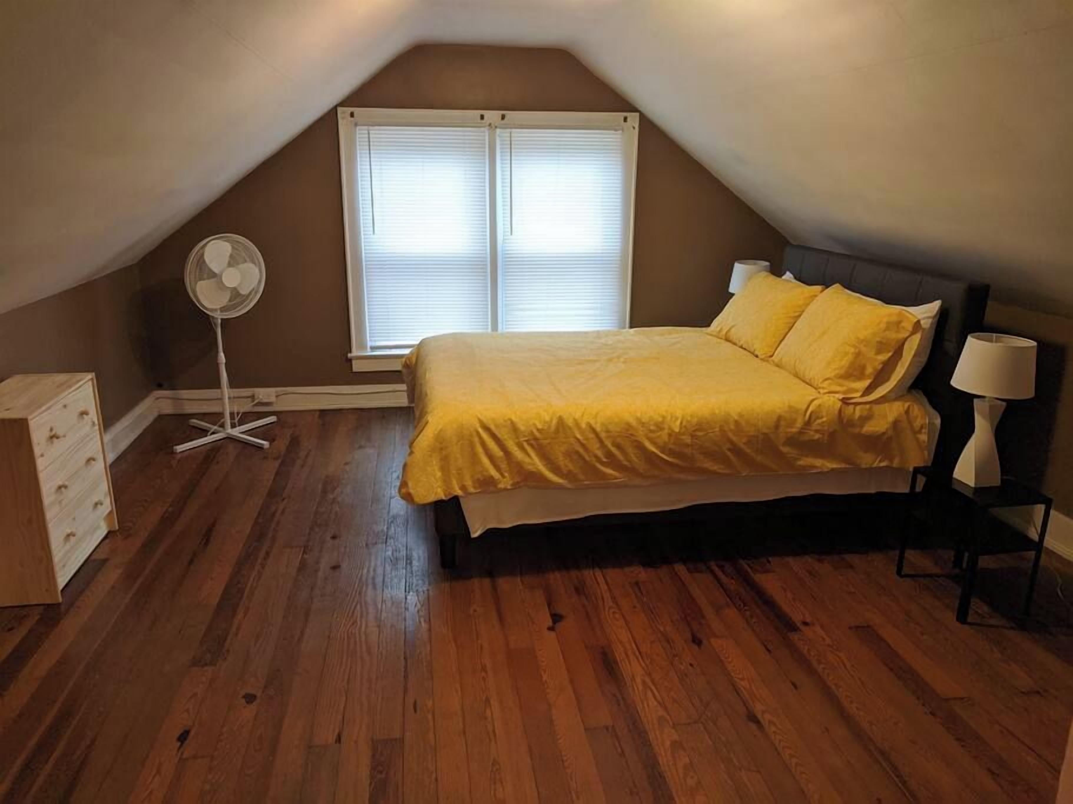 3 quartos, ferros/tábuas de passar roupa, Wi-Fi, roupa de cama