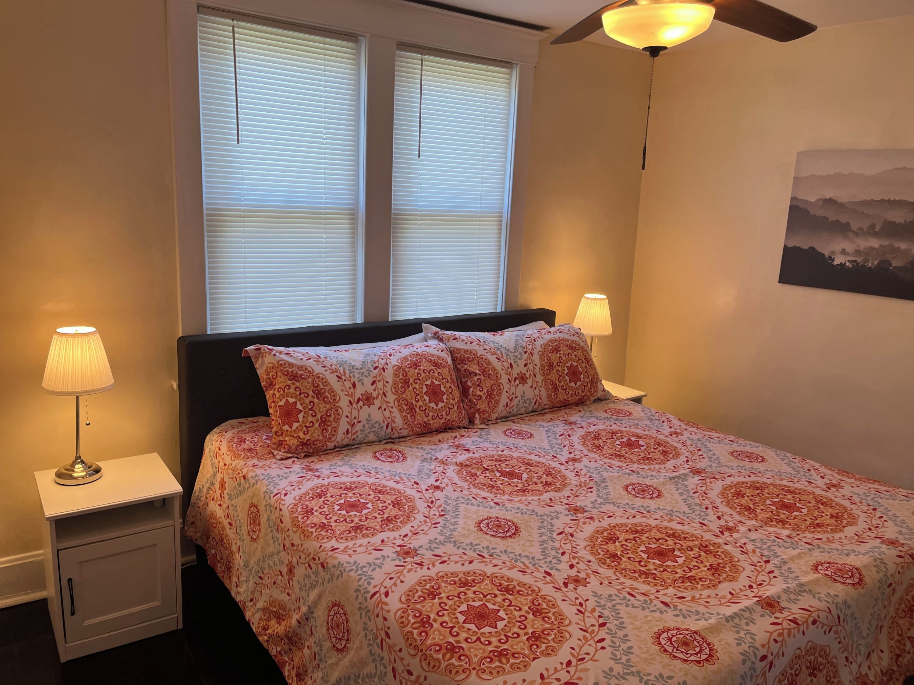 2 habitaciones, tabla de planchar con plancha, wifi y ropa de cama 