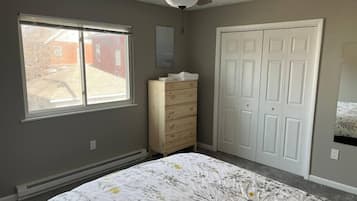 2 bedrooms, iron/ironing board, WiFi, bed sheets