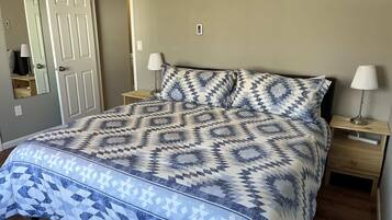 2 chambres, fer et planche à repasser, Wi-Fi, draps fournis