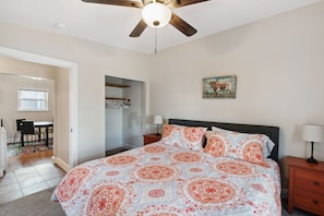 3 bedrooms, iron/ironing board, WiFi, bed sheets - Chestnut, Three Bedroom House in Historic Loveland (Loveland)