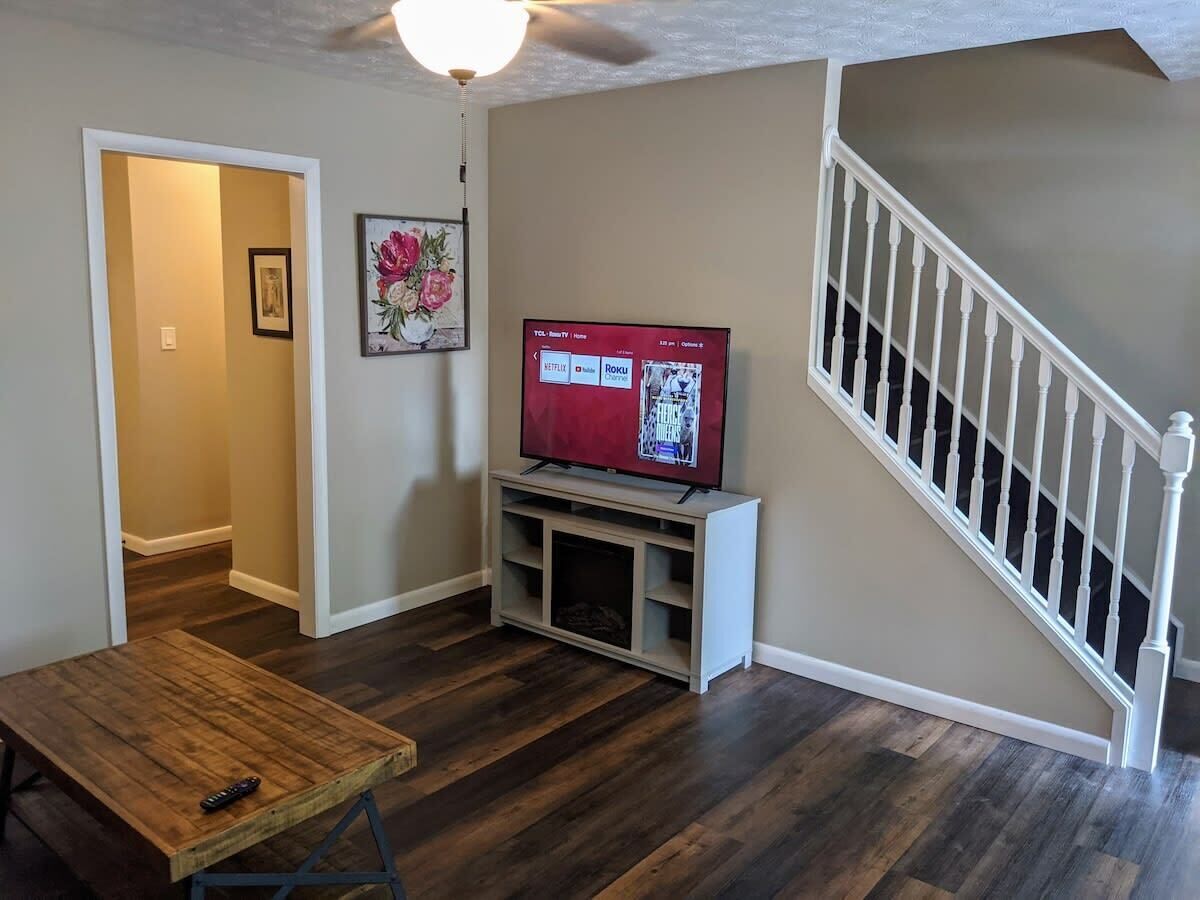 Carter #5, Private Two Bed near Xavier, Downtown