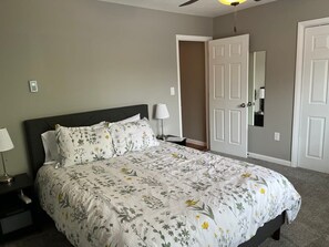 2 bedrooms, iron/ironing board, WiFi, bed sheets - Carter #3, Two bedroom unit near Xavier, Downtown (Cincinnati)