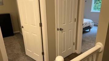 2 dormitorios, tabla de planchar con plancha, wifi y ropa de cama