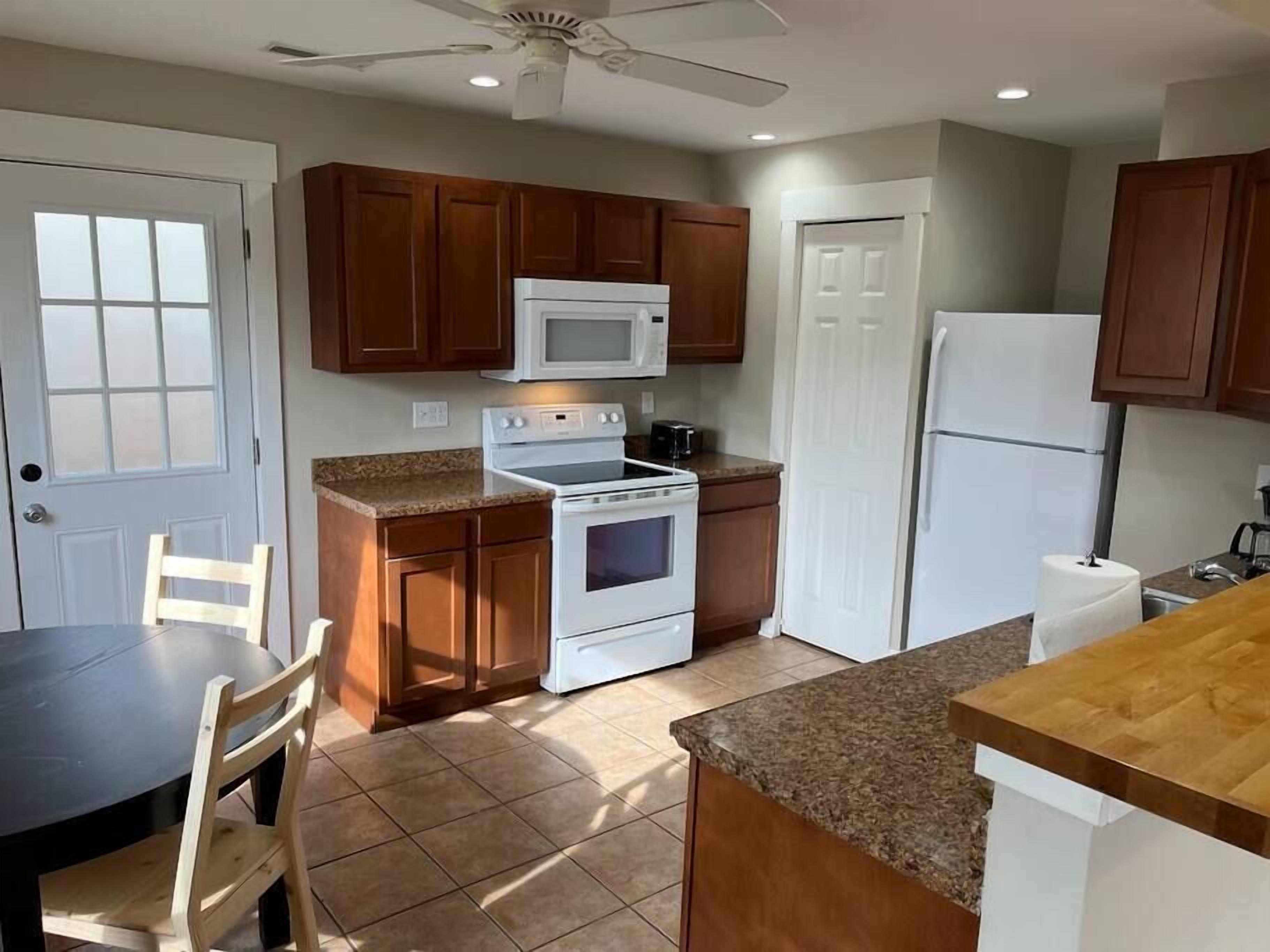 Park Ave 3 Bedroom House walk to Bike Trail