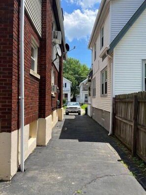 المنطقة المحيطة بالمنشأة