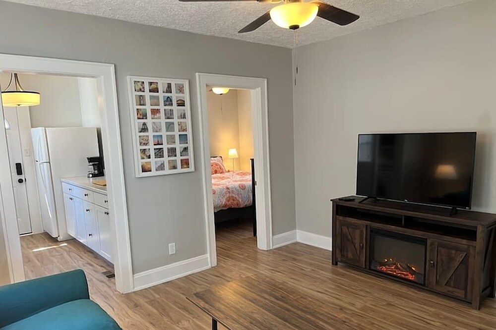Warren, 1 Bedroom Unit near Xavier, Downtown