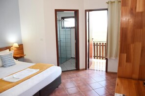 Classic Double Room, 1 Queen Bed | Minibar, desk, laptop workspace, iron/ironing board - Hotel Catavento (Cristalina)
