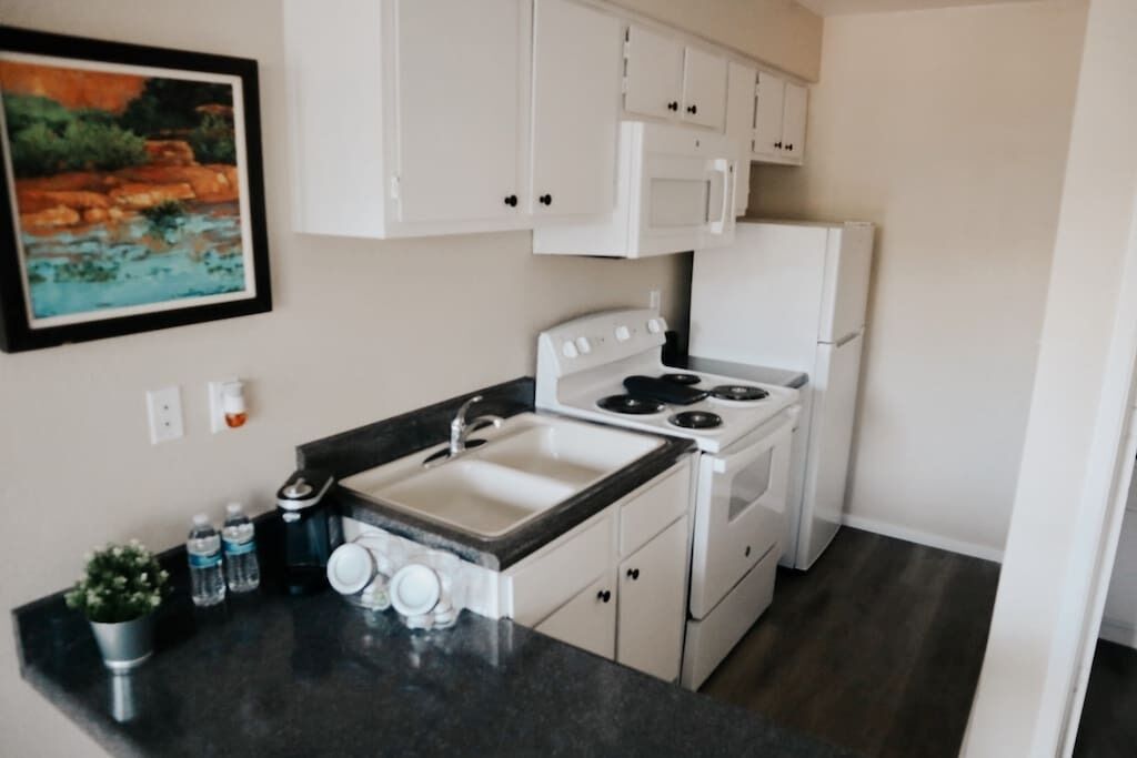 223 Lovely Studio with King Bed - Pool