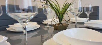 Modern - Sleeps 5 - Free Parking - 10 mins to City Centre