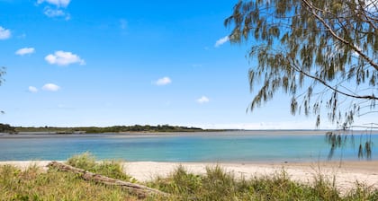 Villa Beachside - On the beach, Air- conditioned and Pet Friendly