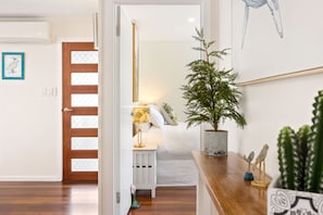 3 makuuhuonetta, silitysrauta/-lauta, ilmainen Wi-Fi, vuodevaatteet