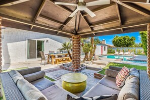 Terrace/patio - Chic Spanish Palm Springs ~2000 square feet Pool Home (Palm Springs)