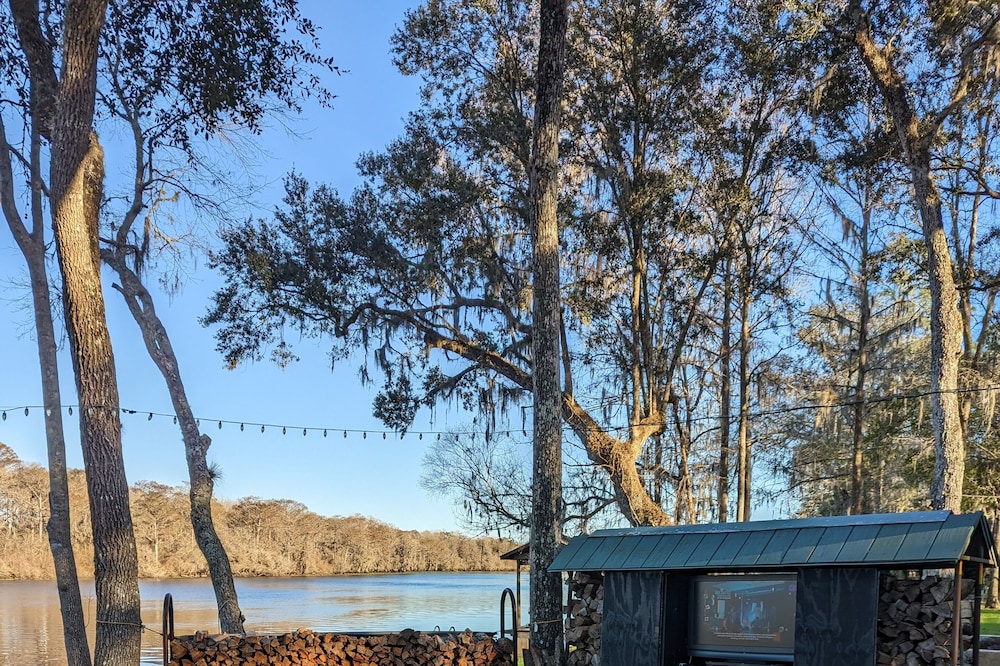 Scenic Riverfront RV on Historic Suwannee River