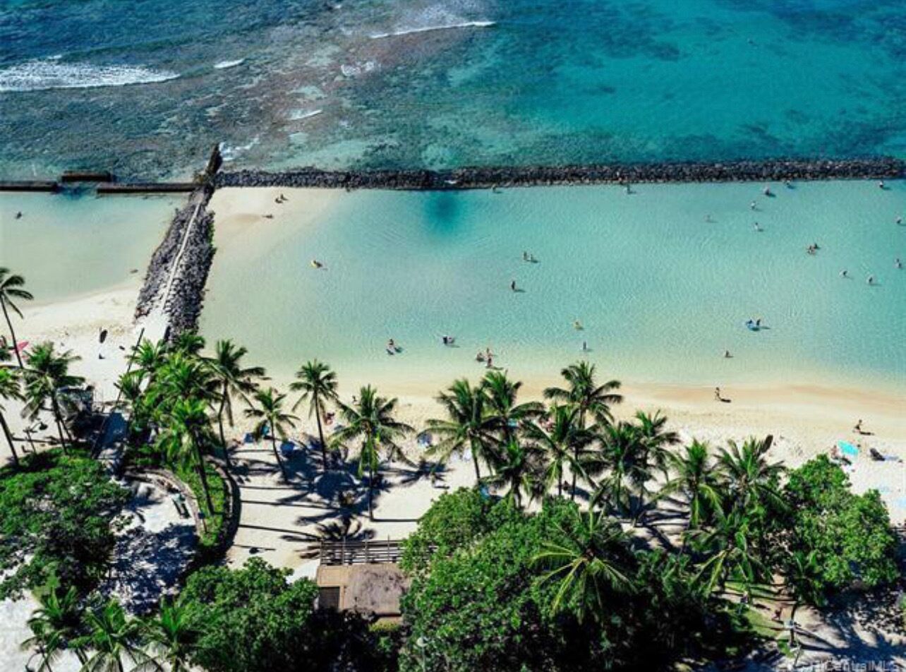 Gorgeous 3 Bedroom Condo as Close to the Beach as You Can Get!! 30 day rental