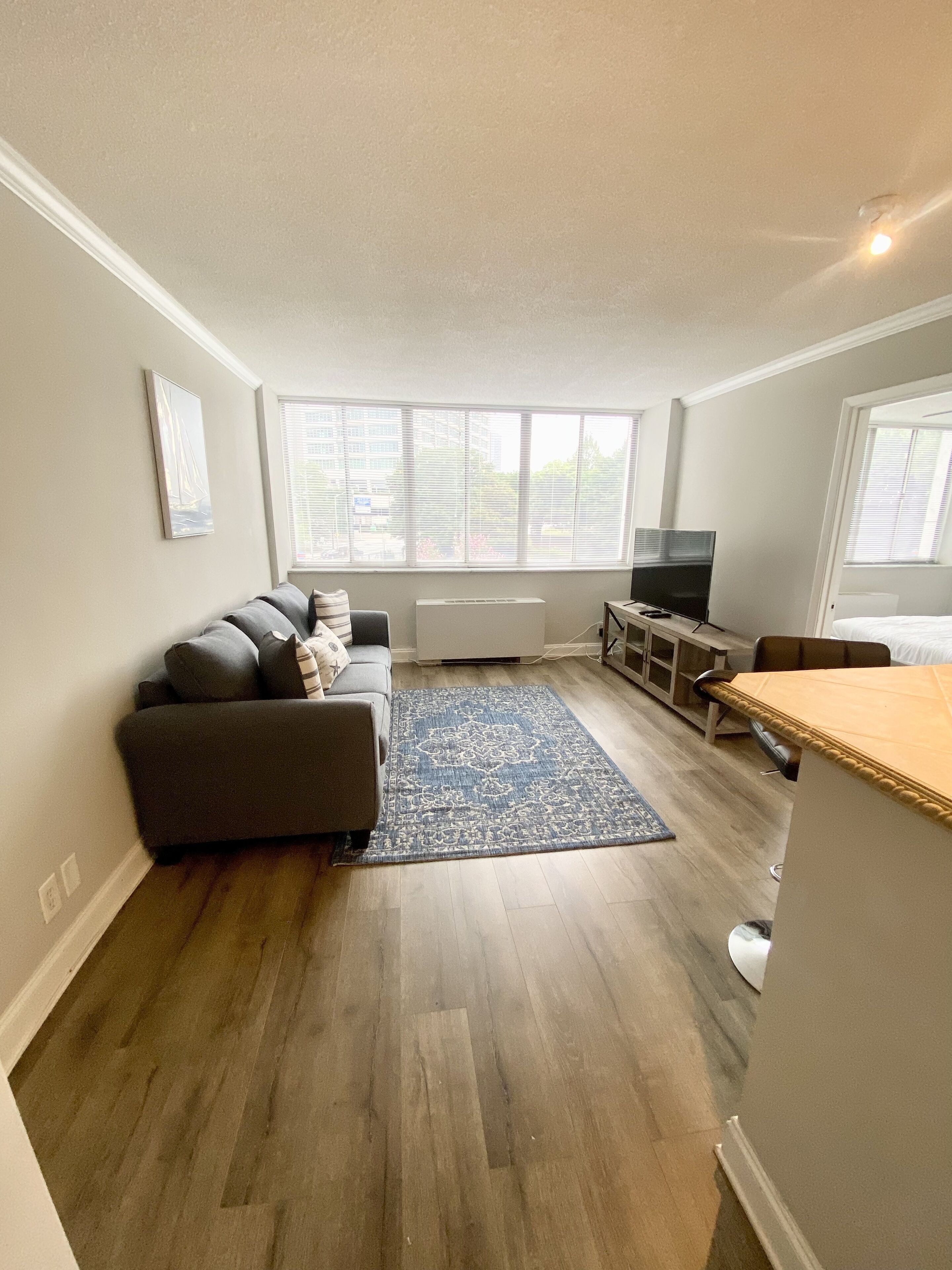 ATL DWNTWN | 1 BR KING BED | POOL | FREE PARKING