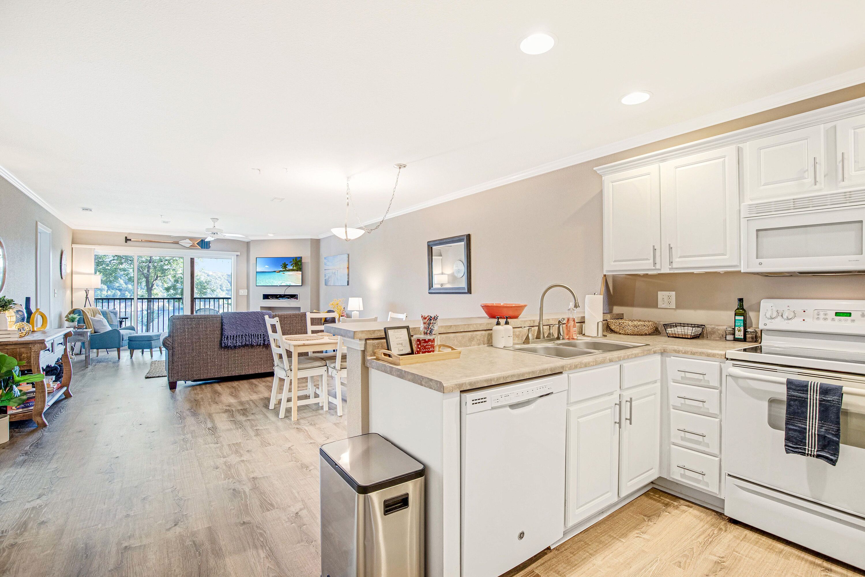 Nestled in State Park - Amazing Porch and Pool