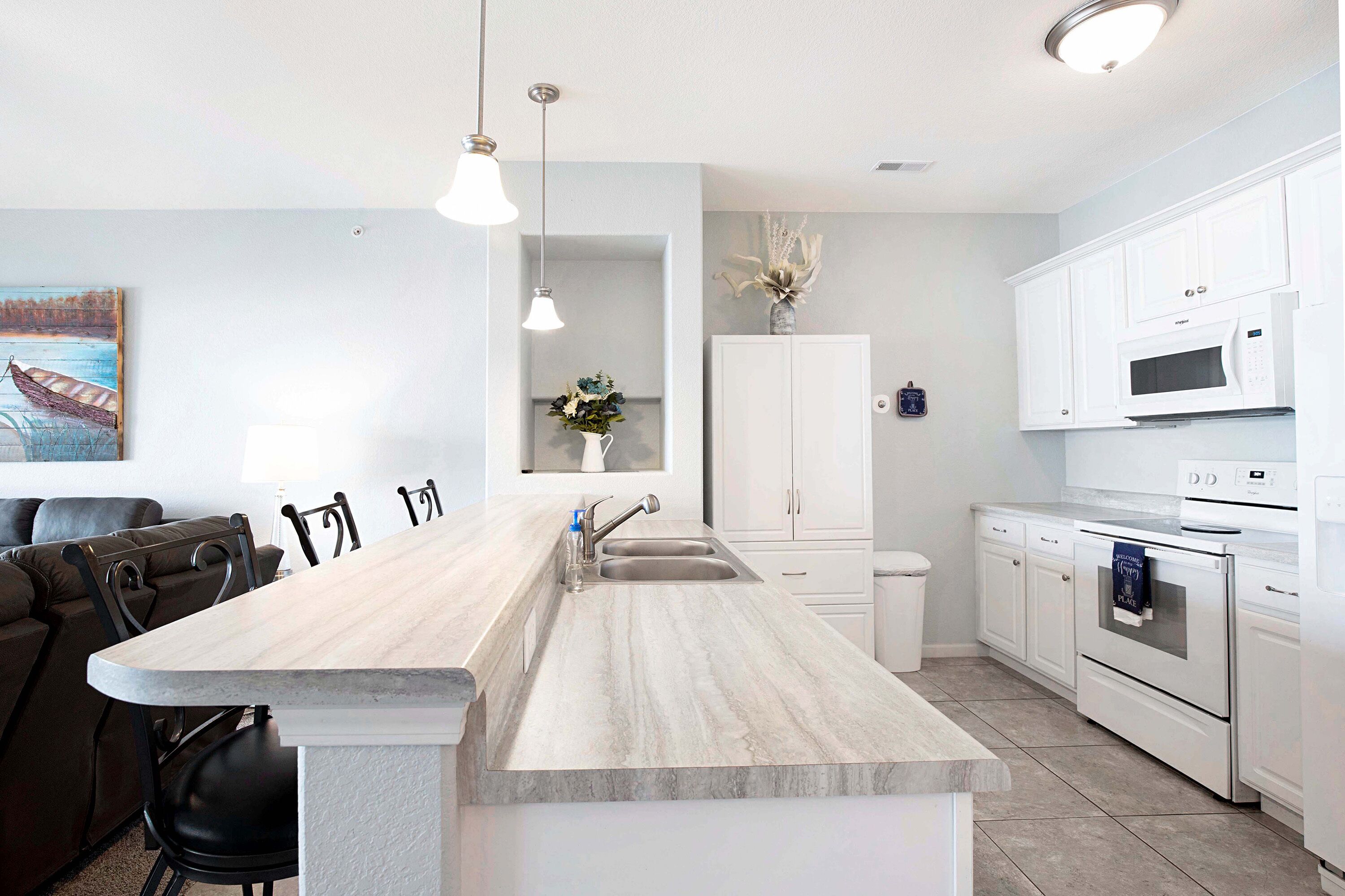 Køleskab, mikrobølgeovn, ovn, kogeplade